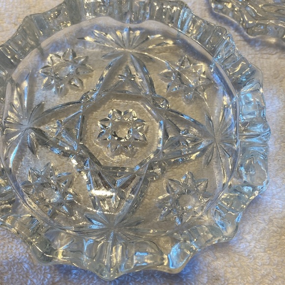 Vintage Glass ashtray. Like new. 4.25 inches across. Price is for 1 - Picture 2 of 3